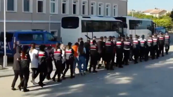 ali-yerlikaya-12-ilde-dolandirici-suc-orgutlerine-yonelik-operasyon-gerceklestirildi-Dy81Igik.jpg
