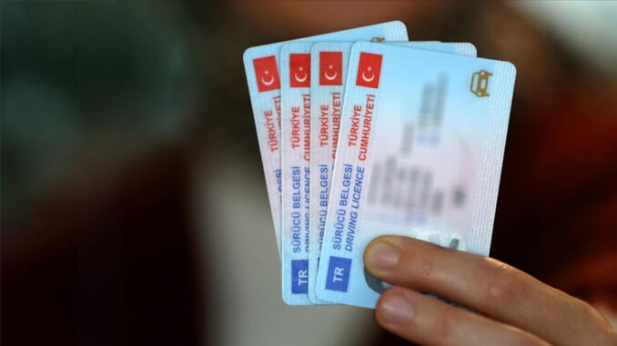 eski-tip-ehliyetler-icin-5-adimda-yenileme-islemi-f6NAixJb.jpg